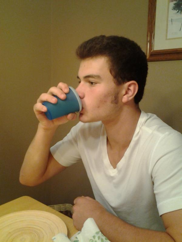 JonoLindquist16's tweet image. Lunch time for @ajrobbel97 #babyrobes #sippycup