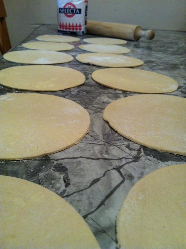 FluffDeli's tweet photo. En pleno inicio se producción!... Gracias a todos por sus pedidos!! http://t.co/TYHjGEEK