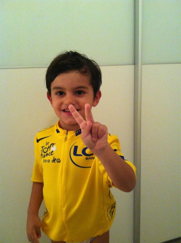 LeandroRamirez's tweet photo. Wiggo que se cuide!!! Como a bicicleta atinge todas as idades http://t.co/7W8pVRvD