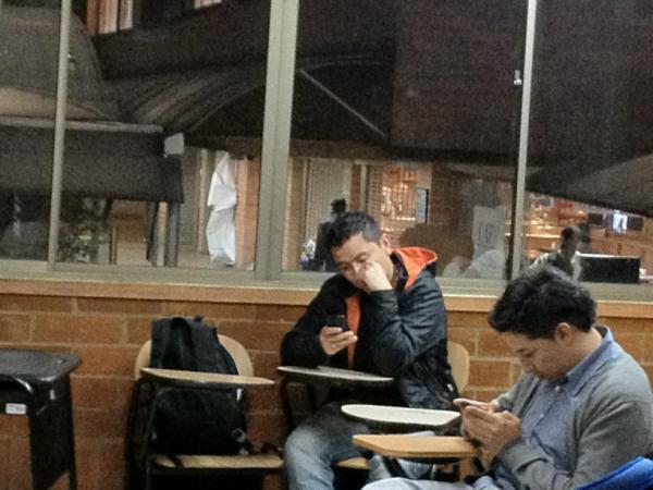 eitto's tweet photo. @disen_alfonso estudiando ??? @fikvirlo http://t.co/6xYwSfsS