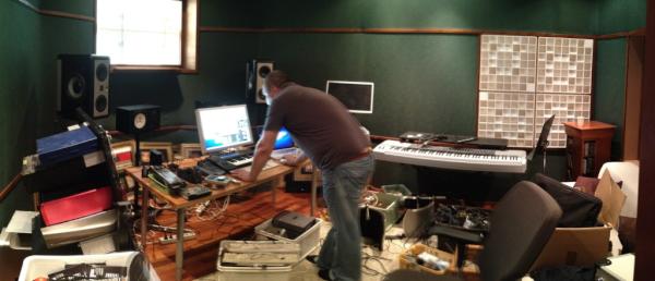 Chartmakers's tweet photo. Risto A. starting up in Green Room http://t.co/Xf9G3vCs