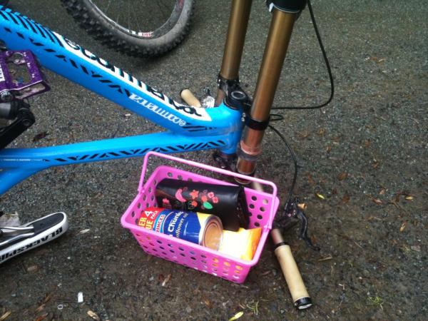 W4r3h0g's tweet image. @Traharn&apos;s riding pack for the day #prettyANDpractical