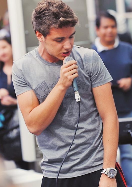 jbieberteam's tweet photo. Liam today. OMG http://t.co/xYq7nn58