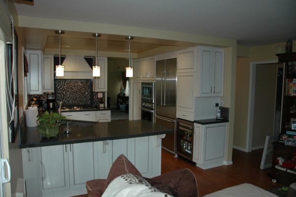 Design_Kitchen's tweet image. Tell us what you think of our recent work! A custom #backsplash can add a lot to your kitchen. bit.ly/Mf0j0D
