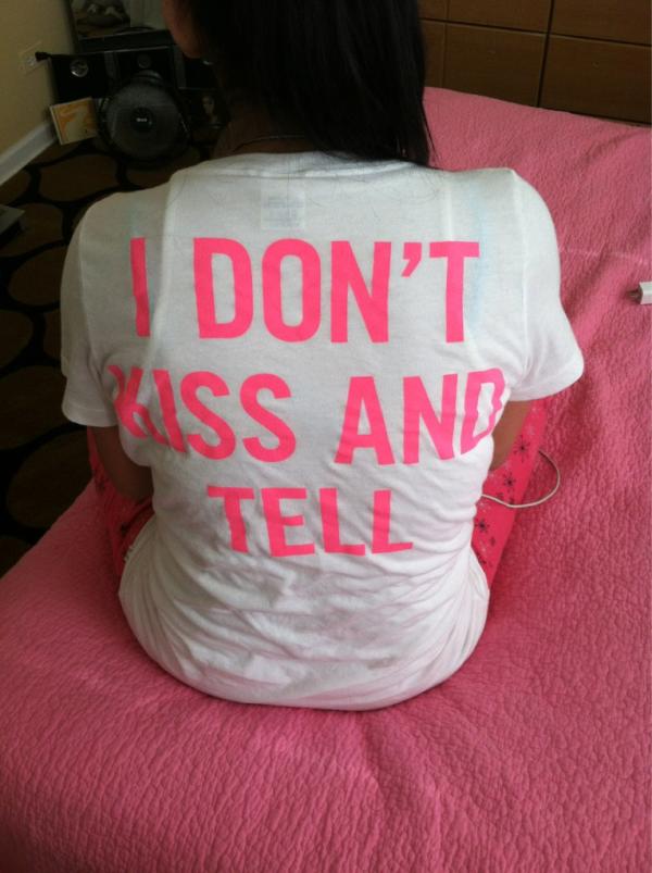 gypsyaprilchi's tweet photo. My sister t shirts lol http://t.co/kCXoltdw