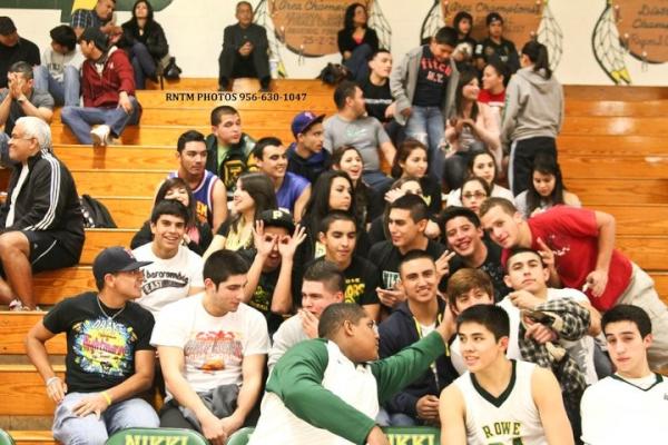 joshuatorralba's tweet photo. @coolraul4 @manny_pena7 @victaa15 @d____y_m____z #tbt #bestcrowd #classof11 #rowebasketball http://t.co/hReihbSL