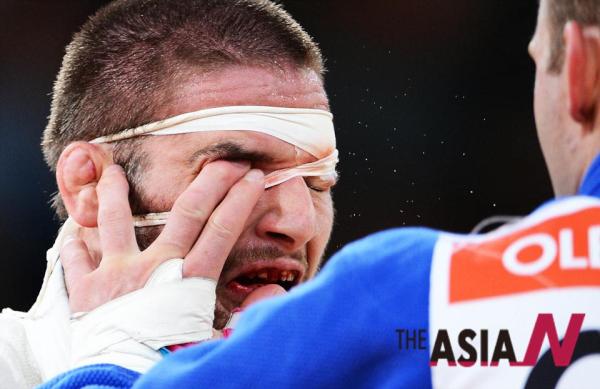judosilencer's tweet photo. Just so everyone who saw my match with the GER I was poked in the eye I was no tired and did not need a break http://t.co/evGl7WJV