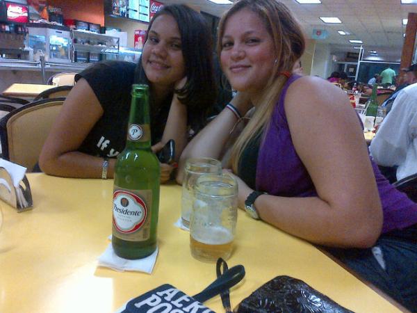 MMSintia's tweet photo. I Love You Bitches @MissMendezxD @geralqe........ http://t.co/UILp9A3F