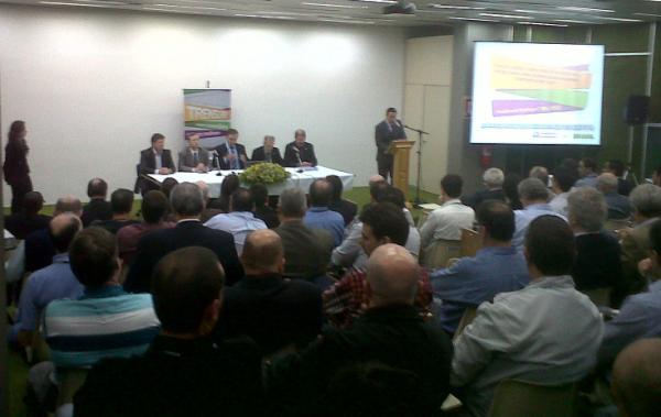 ntaonline's tweet photo. A NTA produziu hoje (02.08) a Audiência Pública para Aquisição da Nova Frota de Trens da TRENSURB. http://t.co/9vqD0uuj