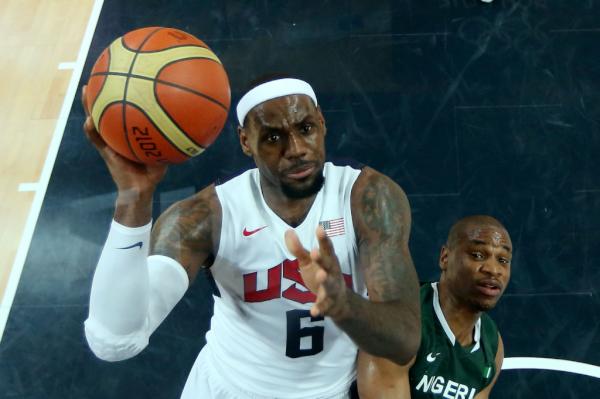 l2012bballcam's tweet photo. All hail @KingJames http://t.co/XGg5V4Lk