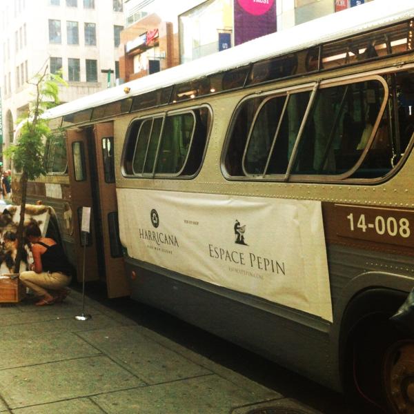 stm_nouvelles's tweet photo. MT @Sensation_Mode: Bonne idée de la #STM! Des bus vintage transformés en pop-up stores de designers pour le #RS2012 http://t.co/sT6GUzWl