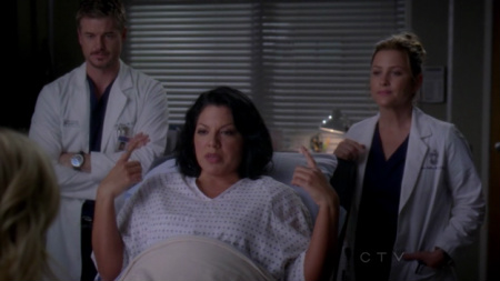 Calzonafoevah's tweet photo. Arizona: ‘Oh, ah, it’s a …situation.’
 
Callie: ‘Lesbian lover. Baby daddy.’ http://t.co/kUd0n1Pb
