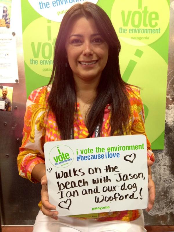 CaraChacon's tweet photo. Wendy Savage votes the environment becuz she loves walks on the beach w/Jason, Ian &amp; their dog Wooford! #becauseilove http://t.co/jdIpIvEY