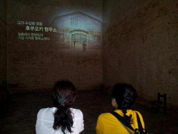 ssemssem's tweet photo. 친구와 윤동주 시인 박물관에서...
여고생 시절로 돌아간것 같은 하루였다.^^ http://t.co/dwr7JooW