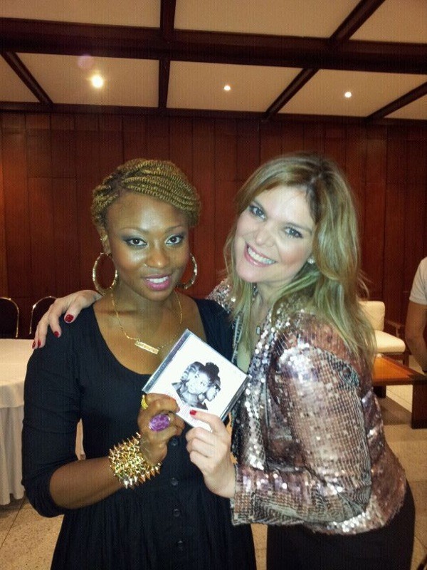 chocquibtown's tweet photo. Con @RosaMariaCorcho en el cierre de la gira #Claro!!! Gracias por tu cariño!!! http://t.co/17UmTy9w