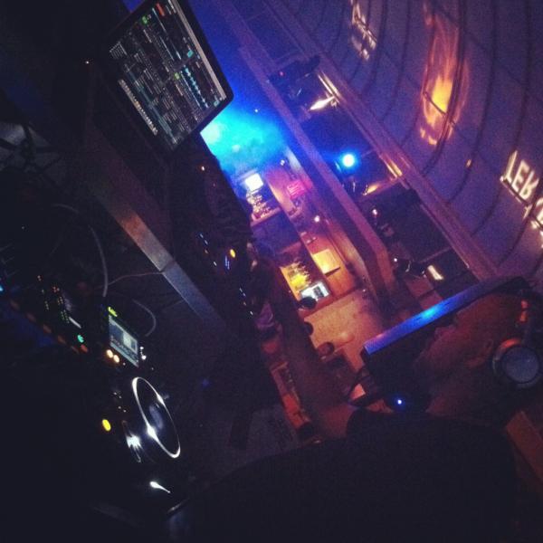 FarArdenMusic's tweet photo. @comtruise @ghostly @thejamesbarrera @sts_of_atlantis COM TRUISE dj set at Hudson Terrace NYC http://t.co/3iRqY9PN