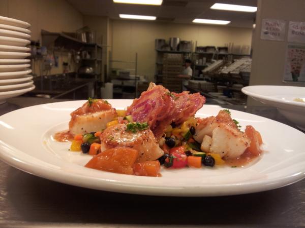 mahabalipuram's tweet photo. Scallops with black garbanzo beans peach chutney http://t.co/YgY9bpOP