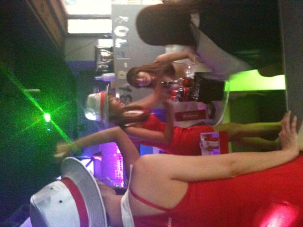 Dedingmin's tweet photo. @sexy_bud 버드걸이랑 사진찍어써여 히히 http://t.co/PiNloPR0
