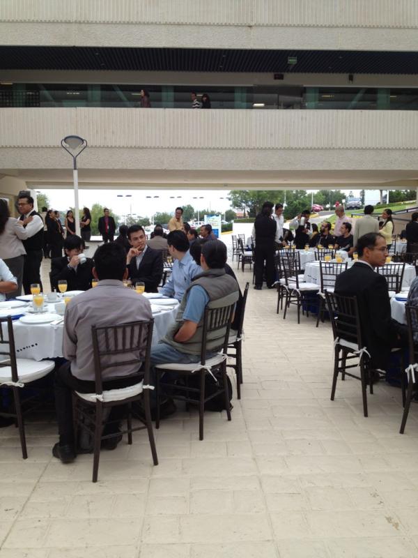 OmanaEventos's tweet photo. @ desayuno de bienvenida TEC de MTY http://t.co/GUz5d1SZ