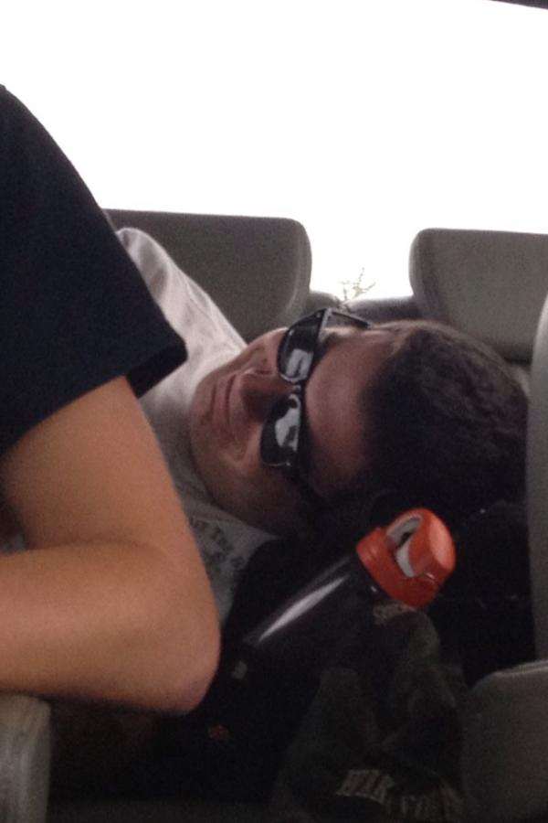 KRodge325's tweet photo. He had to pee so bad he cried. @BelangiaJo @CalebMurray92 @paytonleech @RHoward0301 #2AgoestoBoston http://t.co/cxtRlfeP