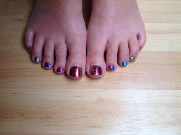 charlysNails's tweet photo. #Rainbow toes @YoungNailsUK http://t.co/x3ufhq7N