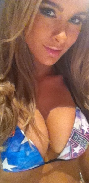 HeymanHustle's tweet photo. @EllieGonsalves is #VictoriasSecret's next Uber-Angel ... bank on it! http://t.co/csH4qT8V