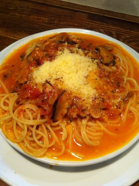Mametyco's tweet photo. 懐かしい！食べたいっ！RT @hasamamiasako きのうの明け方からずっとずっと頭から離れなかったら…
そりゃ
Openから来ちゃうよねッ‼‼
ホームズの『絶望』パスタ〜( •ॢ◡-ॢ)-♡ http://t.co/CgGPtnrp