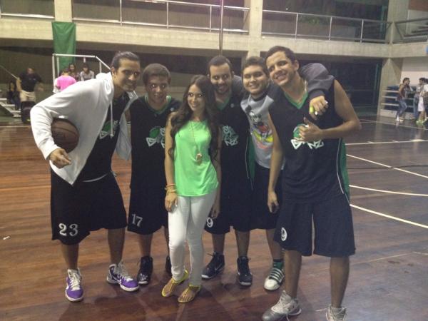 rosmeoficial's tweet photo. Aquí con mis amigos de #D'laSanz todos a seguirlos @TheAgentSM @aalvarez101 @ctgonzalez #danielSinTwitter @adolc http://t.co/w9pDdZJw