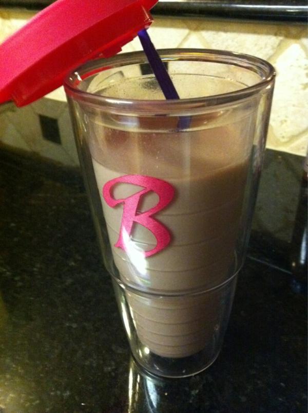 BrookeLoren44's tweet image. A big glass of &quot;pick me up&quot; #yum #activetime 👍🏃