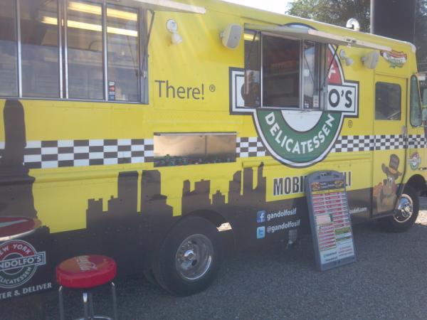 Gandolfosif's tweet photo. Topp Dawg Gourmet Hot Dogs, Pastrami, Cowboy's, Italy's, Crews, etc... Grubbin' with American Idol tomorrow! http://t.co/lWythIHG