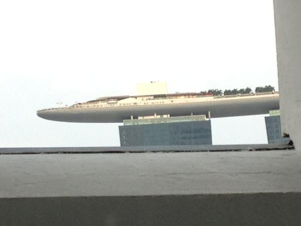 mllwilliams's tweet photo. The closest I got to staying at the #MarinaBaySands #Singapore http://t.co/3YkSFFjj