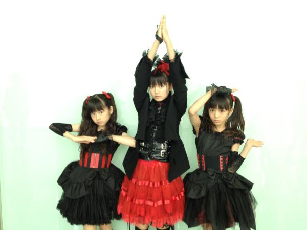 Babymetal Thanx Tifバージョンのbabymetal ポーズdetah 入場規制がかかってしまい残念ながら見れなかったという話も 次はもっと大きなステージに立てるように そして8月19日 日 サマソニに ベビメタ急遽出現 ギャーッ Http T Co Mwxyufgs