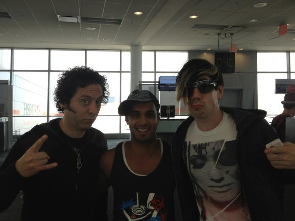 bhavinprashad's tweet photo. Just ran into #Mtrench at the airport, you guys are awesome #puredopeness #rockon http://t.co/2jooKYD7