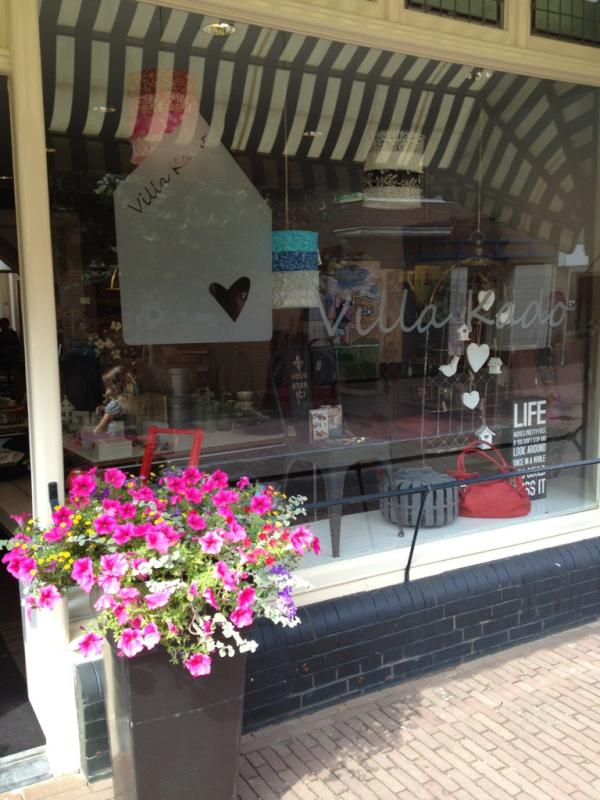 Udobro's tweet photo. #VillaKado geshopt.....nou ja ik was mee.... http://t.co/1f0CcdIR