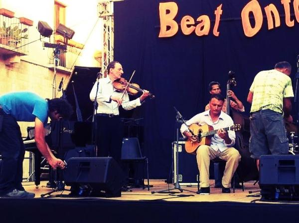 beatontojazz's tweet photo. Questa sera la leggenda manouche @LolloMeier, eccolo durante il sound check #beatontojazz http://t.co/rvHGVypf