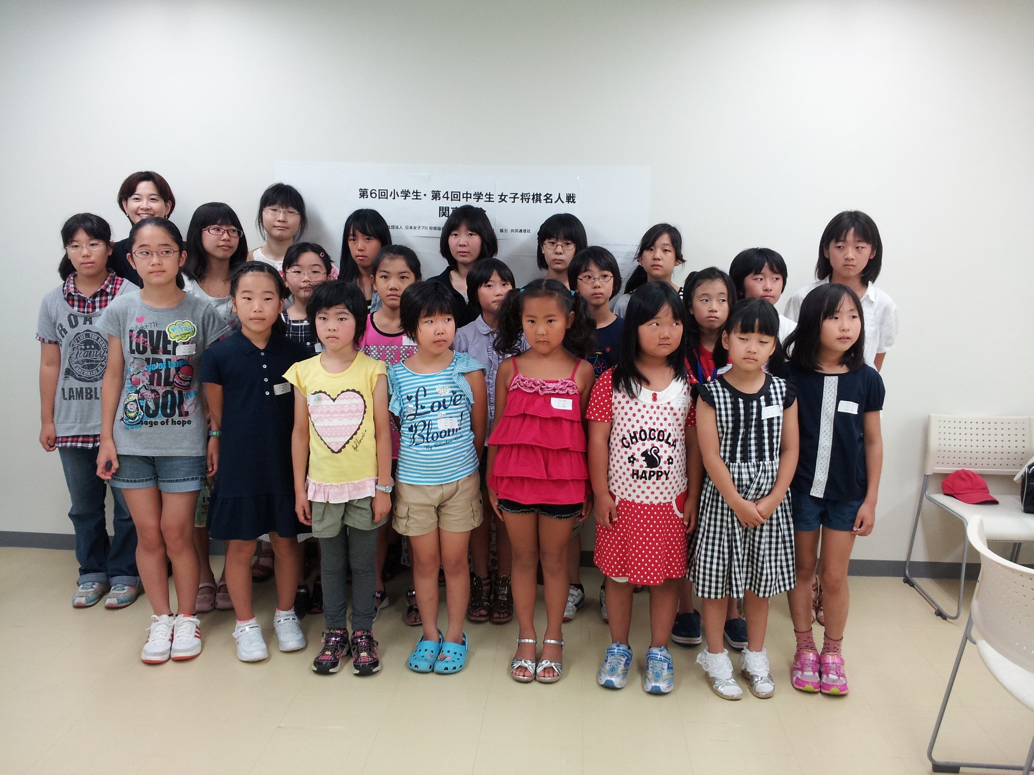   女子小学生記念写真   / X