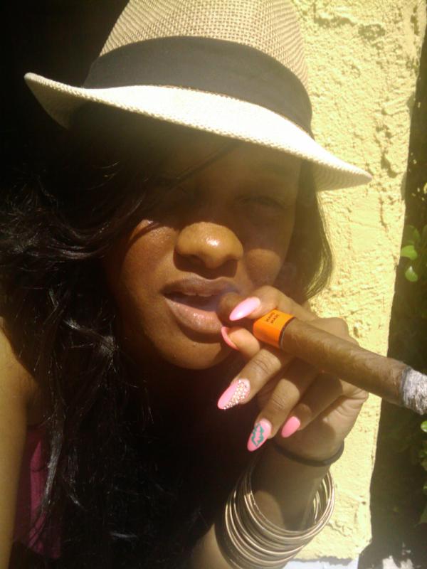 TriceyTrice2U's tweet image. Doing it easy now, cigar and my wine #BOSSETTE