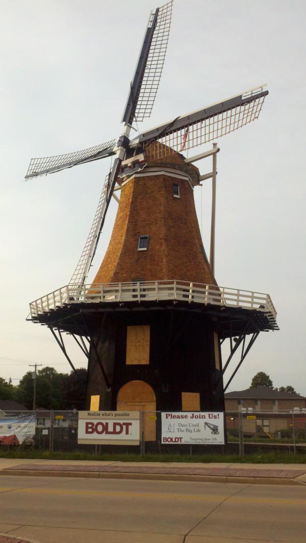 LC_Windmill's tweet image. I look B-E-A-UTIFUL! But a word is only worth 1/1000th of a picture so... #ImARealWindmill