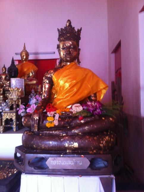 Mkmai's tweet photo. วัดใหญ่ http://t.co/xEAMY27h