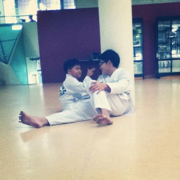 SIMJIAYU's tweet photo. Bro with Malcolm. (; http://t.co/rqA27d2S