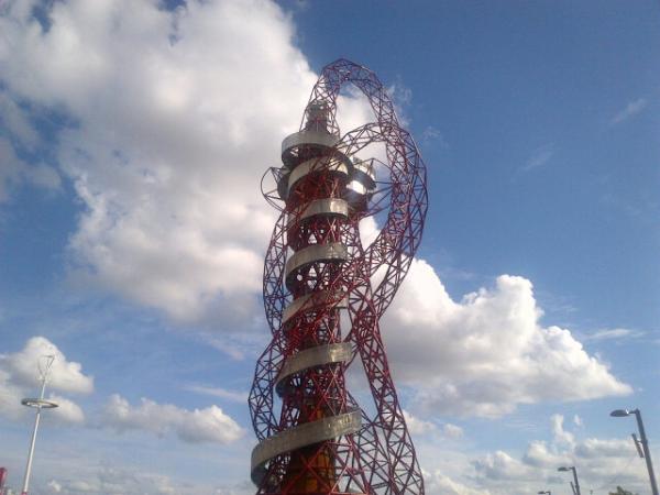 Sympa Mittal, grace a laa fermeture des hauts fourneaux de gandrange, il a fait une tour en metal aux JO. 20 patates!!!