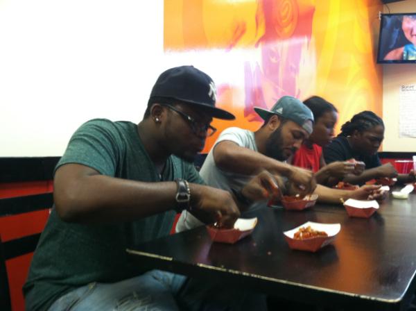 WingZoneTally's tweet photo. HAD SO MUCH FUN RT @Chafeeza @mayweatherlive wing contest http://t.co/IhMQWHZ1