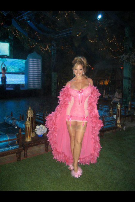 Having fun @ Hefs midsummer nights dream party! http://t.co/hYovlyF6<a href="/tag/beyondyoga"class="tags"><span>#beyondyoga</span></a>