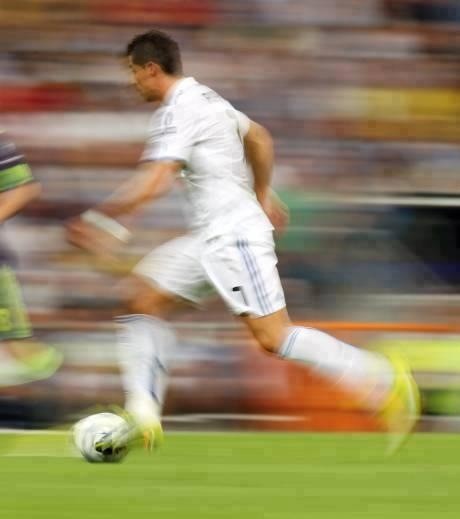 bryanrivera__'s tweet image. #ThingsFasterThanUsainBolt @Cristiano dribbling the ball down field... That's a true fact!