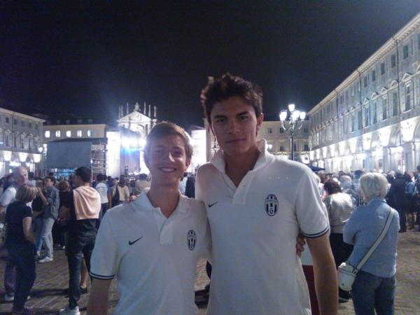 EmilAudero's tweet photo. piazza san carlo con #Luca @JuventusFC http://t.co/3KeYmBTS