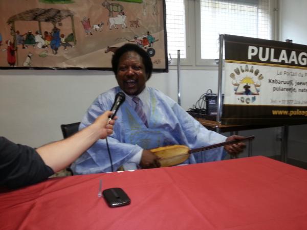 ibrahimasaar's tweet photo. Big thank you to artist, hoddu player and story teller Daouda Dièye who attended the Firefox Fulah event in Le Havre http://t.co/dZZ16JOV
