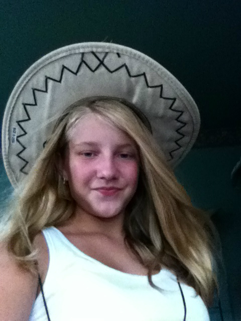 hey guys i am doing nothing now i dont stay much on  twitter cuz i do lots of things so bye guys