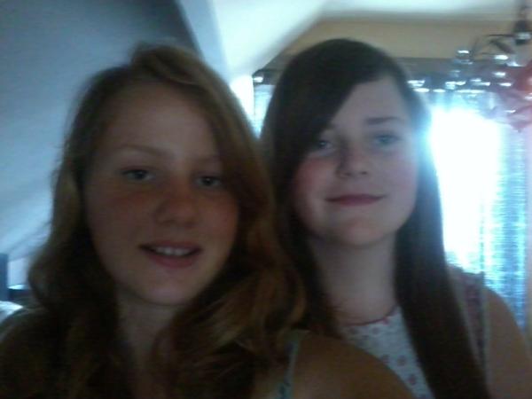 lesjuuh's tweet photo. party!!!! avec @kimby_99 wordt fun ;-) hvj nigtje xx http://t.co/CM639ffI