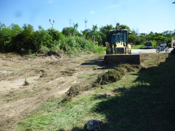 ServPubCam's tweet photo. LIMPIEZA DE LA CALLE CANAL UBICADA ENTRE FRACC. RESIDENCIAL HACIENDA Y KALA @AlcaldBetySelem @GobMunCampeche http://t.co/yojW3vHs