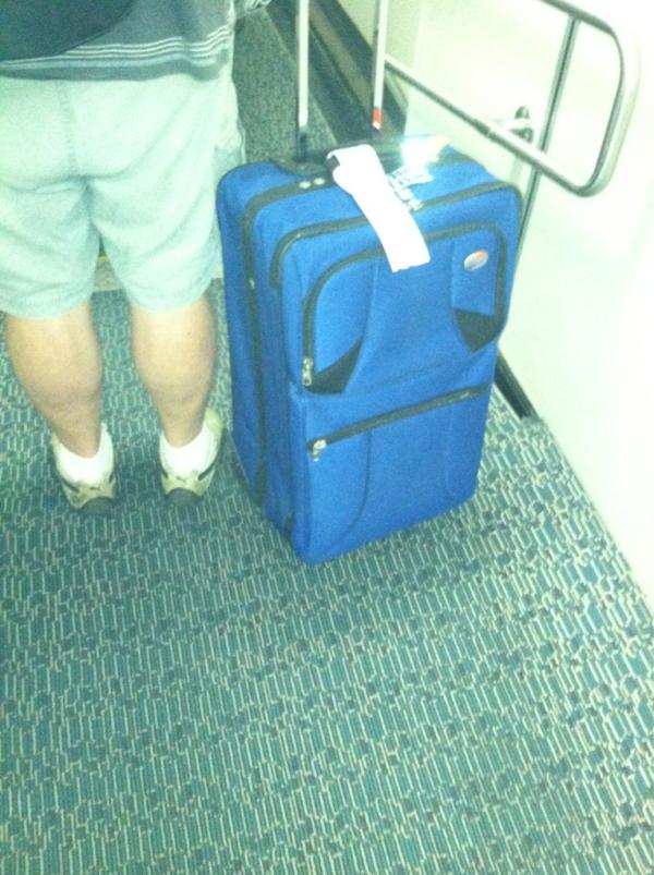Gen_Woody's tweet image. That's not a carry on. #flyingproblems